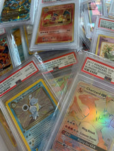 Lade das Bild in den Galerie-Viewer, Ultimate Pokemon Mystery Box - Hol Dir Dein Sammlerglück!
